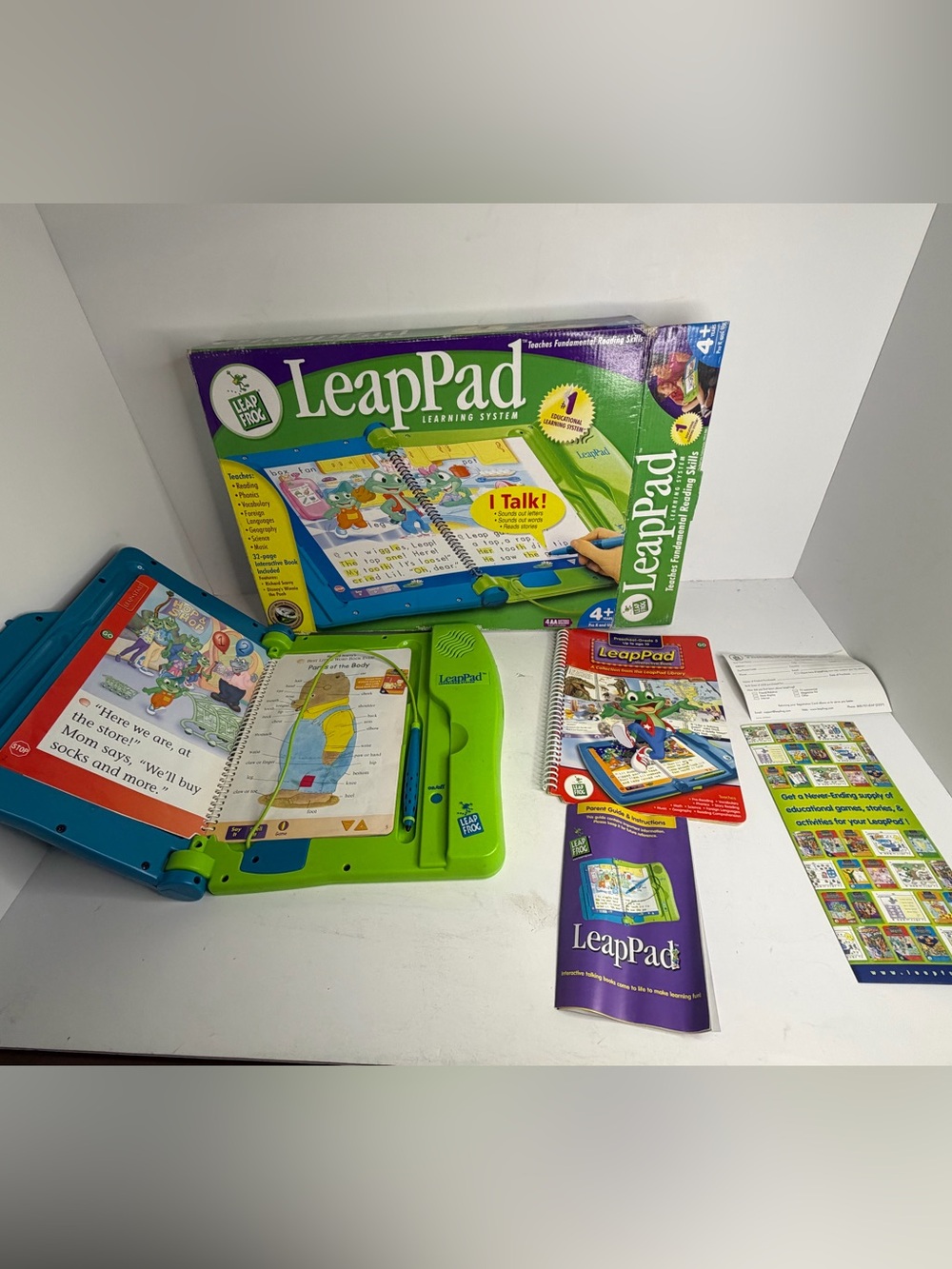 LeapFrog LeapPad Learning System #30004V4 w/ Box, Pen, Book & Manuals Working
